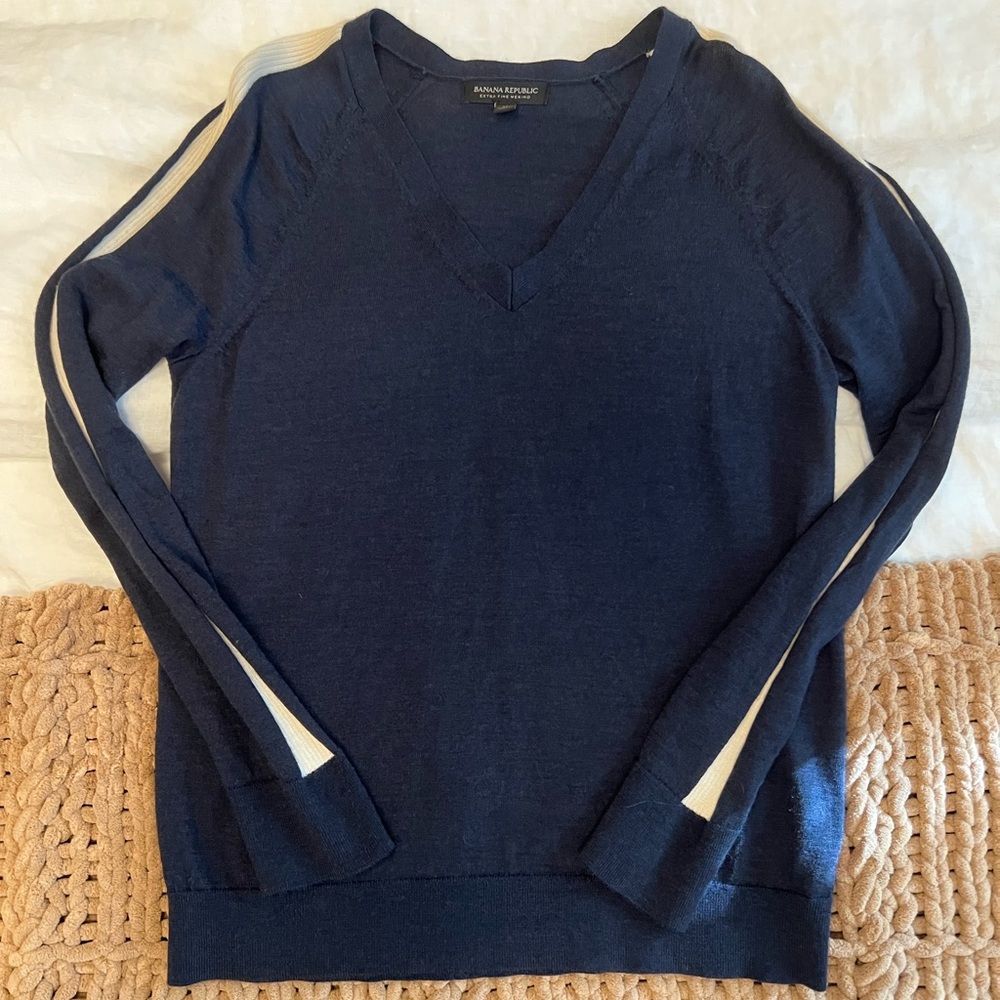 Banana Republic Merino Wool Navy Blue VNeck Sweater Ivory Striped Sleeve Medium